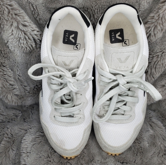 Veja White and Black Women's Sneakers - Picture 3 of 10